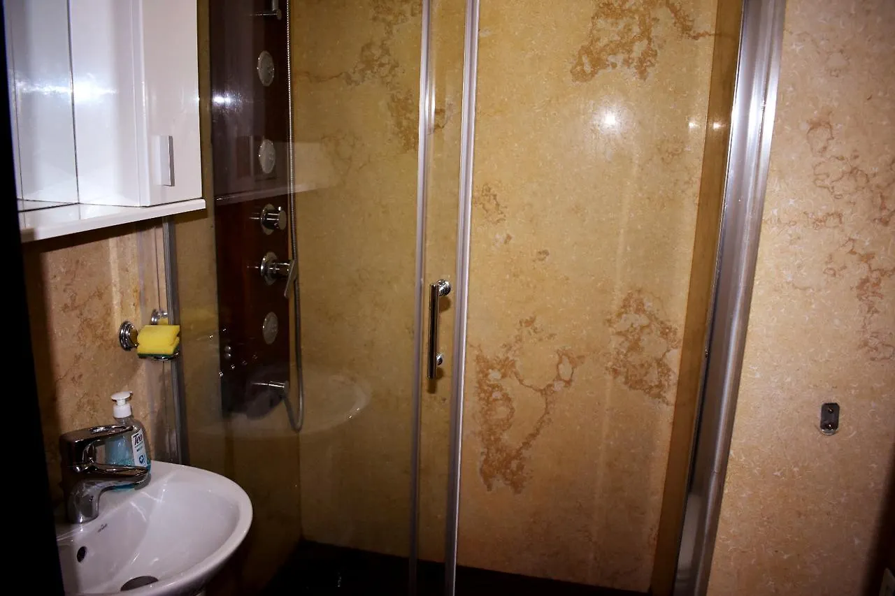 Grand Central Accomodation Doamnei2 Bucharest 0*,